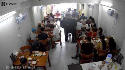 sang quán cơm vị trí đẹp, doanh thu ổn định 