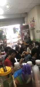 Sang quán trước trường thcs bán trà sữa, bánh kẹo