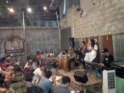 Sang quán cafe nhạc acoustic gần Vạn Hạnh Mall 