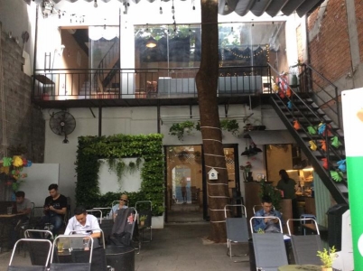 Sang quán cafe nhạc acoustic gần Vạn Hạnh Mall 