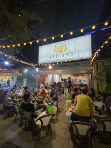 Sang quán nhậu đang hoạt động khu ăn nhậu sầm uất quận Tân Phú