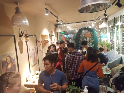 sang quán cafe cực đông khách văn phòng