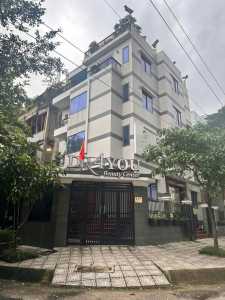Cần sang nhượng mặt bằng tầng trệt và tầng hầm mặt tiền đường Nguyễn Vă
