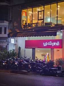Sang quán cà phê mặt tiền Trường Sa Quận Phú Nhuận, cầu Kiệu.