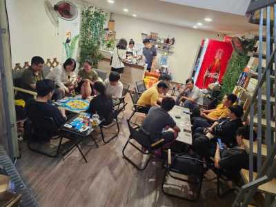 Sang quán cà phê mặt tiền Trường Sa Quận Phú Nhuận, cầu Kiệu.