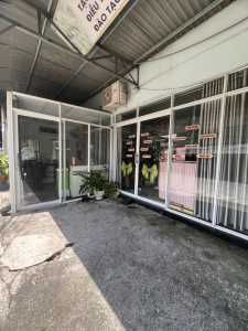 Do chuyển hướng kinh doanh mình cần sang lại mặt bằng trống vị trí đẹp sầm u