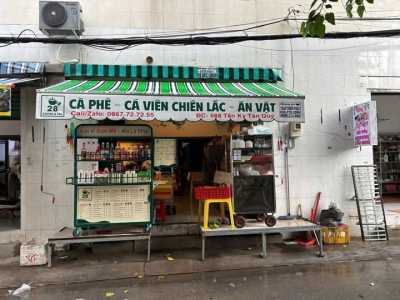 cần sang lại hợp đồng mặt bằng + 2 cái sạp sắt phía trước như hình