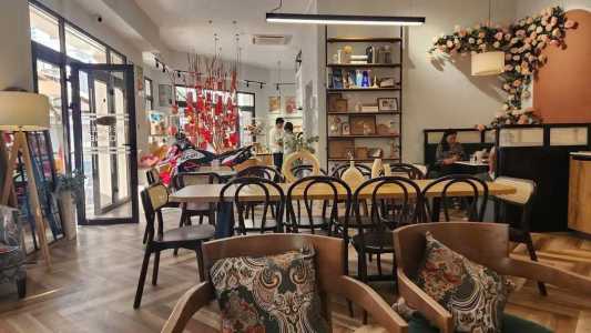 sang nhượng tiệm bánh & cafe  lượng khách sẵn sàng, trang thiết bị bếp bánh 