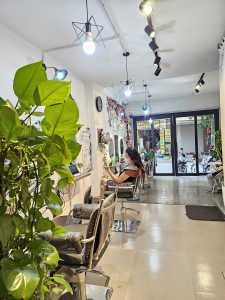 SANG NHƯỢNG SALON TÓC ĐANG KINH DOANH TỐT TẠI HÀ ĐÔNG VỊ TRÍ SIÊU ĐẸP ĐẮC Đ