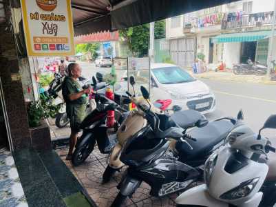 CẦN SANG LẠI QUÁN MÌ QUẢNG VỊ TRÍ SIÊU ĐẸP