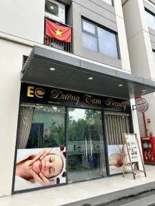 sang nhượng spa chuyên dưỡng sinh làm mặt, nails đang hoạt động tốt, khách thẻ 