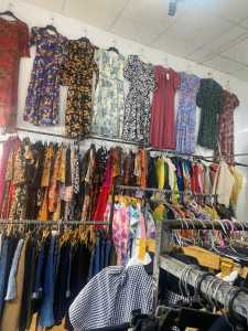 SANG NHƯỢNG SHOP THỜI TRANG NỮ VỊ TRÍ SIÊU ĐẸP GIÁ THUÊ HỜI