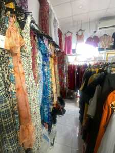 SANG NHƯỢNG SHOP THỜI TRANG NỮ VỊ TRÍ SIÊU ĐẸP GIÁ THUÊ HỜI