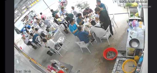 Cần sang quán Hủ tiếu Hoa Hồng, 216 Nguyễn Chí Thanh, P3, phường Tân Ninh 