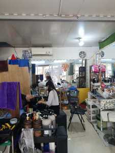 cần sang nhượng gấp salon tóc nam nữ vị trí đẹp tiềm năng.  