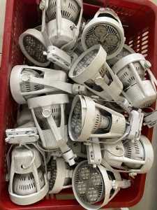 sang nhượng hệ thống kệ và đèn siêu thị chưa dùng đến ở      30/1 DT 743 an ph