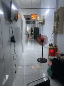 Cần sang lại tiệm tóc nam mặt bằng rộng rãi thoáng mát , vị trí sầm uất tiề