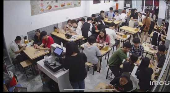 Sang nhượng cửa hàng khu Chùa Láng, dưới chân kí túc xá Phường Láng Thượng Đ