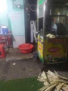 Sang nhanh quán cơm xe nước mía giá rẻ.