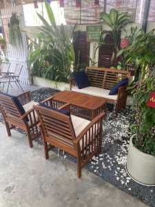 do em thỷ có việc công ty cần quán xuyến nên em thỷ cần sang lại quán café xinh 