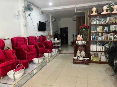 mình cần sang nhượng mặt bằng đang kinh doanh spa tại khu vực trung tâm q1.