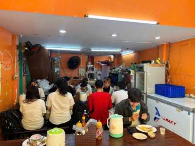 SANG QUÁN CƠM GÀ XỐI MỠ Ở NGÃ TƯ NGUYỄN GIA TRÍ - D5