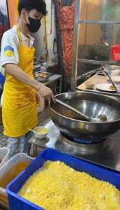 SANG QUÁN CƠM GÀ XỐI MỠ Ở NGÃ TƯ NGUYỄN GIA TRÍ - D5