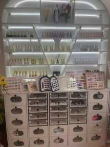 Sang tiệm nail-mi-gội trong tháng 7