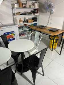 Do con nhỏ và nhân sự không ổn định. Nên e mong muốn sang nhượng lại toàn bộ 