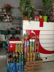 Do bận việc gia đình không người làm nên cần sang tiệm tóc nam nữ chung cafe