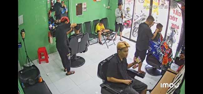 Có 2 tiệm không có thợ nên sang Tiệm tóc nam đối diện chợ Thái hòa 