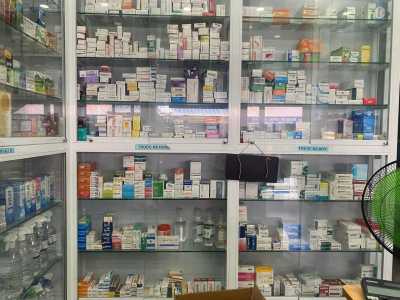 cần sang nhà thuốc đang hoạt động bình thường tại quận tân phú        