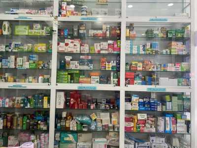 cần sang nhà thuốc đang hoạt động bình thường tại quận tân phú        