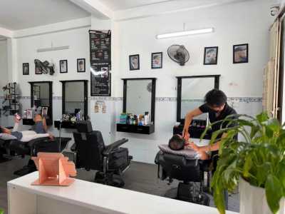Do có việc không người trông coi Cần sang tiệm tóc nam mặt tiền đường Nguyễn 