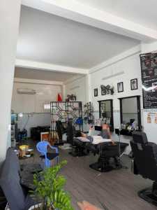 Do có việc không người trông coi Cần sang tiệm tóc nam mặt tiền đường Nguyễn 