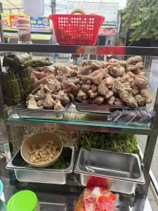 Cần sang Quán Bún Riêu tại địa chỉ :420 Nguyễn Tri Phương, Dĩ An, Bình Dương