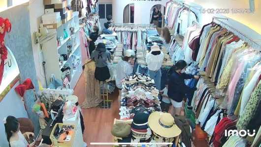 sang shop thời trang nữ setup sẵn  vào kinh doanh ngay có thể sang riêng mặt bằn