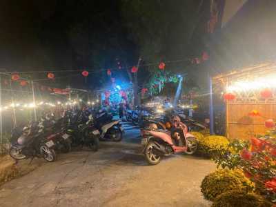 cần sang lại quán ăn sân vuờn rộng rãi thoáng mát nha anh chị .