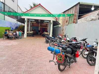 Hiện tại e có công việc e cần sang gấp 