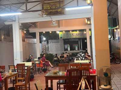 Hiện tại e có công việc e cần sang gấp 