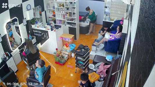 cần sang tiệm tóc -nail đang hoạt động tốt