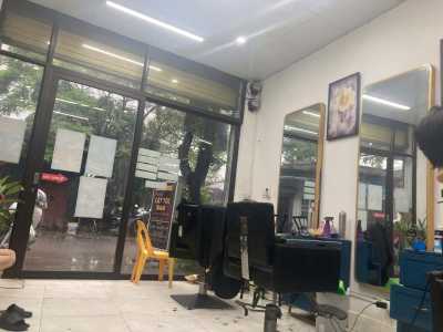 CẦN SANG CỬA HÀNG TÓC......
