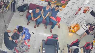cần sang tiệm tóc nam......1