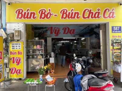 Không có người quản lý nên hạ giá sang nhanh quán Bún bò & Cơm