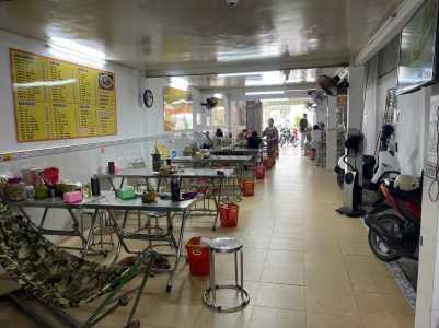 Không có người quản lý nên hạ giá sang nhanh quán Bún bò & Cơm