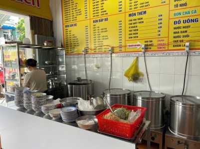 Không có người quản lý nên hạ giá sang nhanh quán Bún bò & Cơm