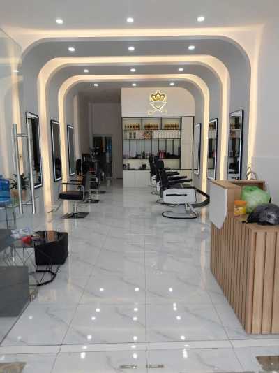 SANG NHƯỢNG GẤP TIỆM TÓC... 