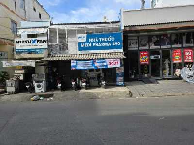 CẦN SANG NHÀ THUỐC...........