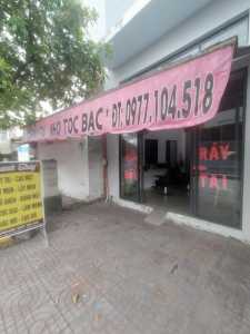 CẦN SANG TIỆM TÓC NAM.....