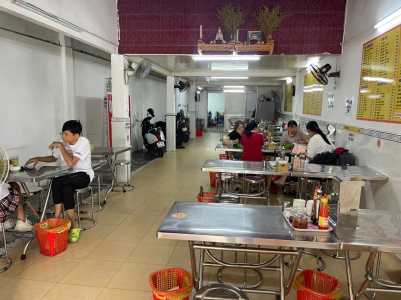 Không có người quản lý nên hạ giá sang nhanh quán Bún bò & Cơm